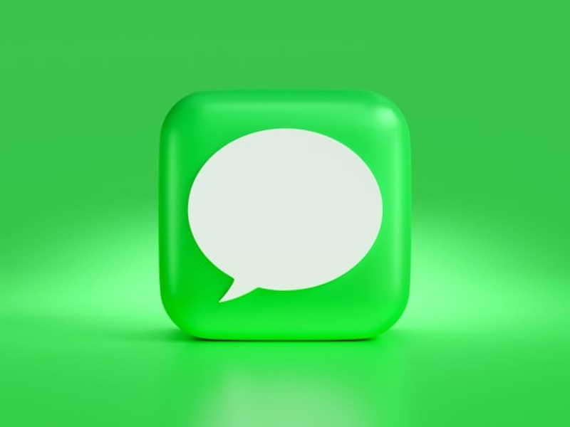a green square with a white speech bubble